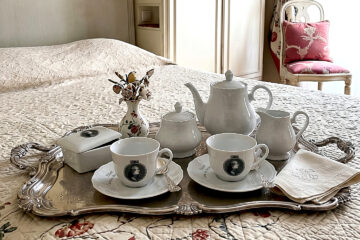 Service en porcelaine pour l'hôtel Caron de Beaumarchais à Paris